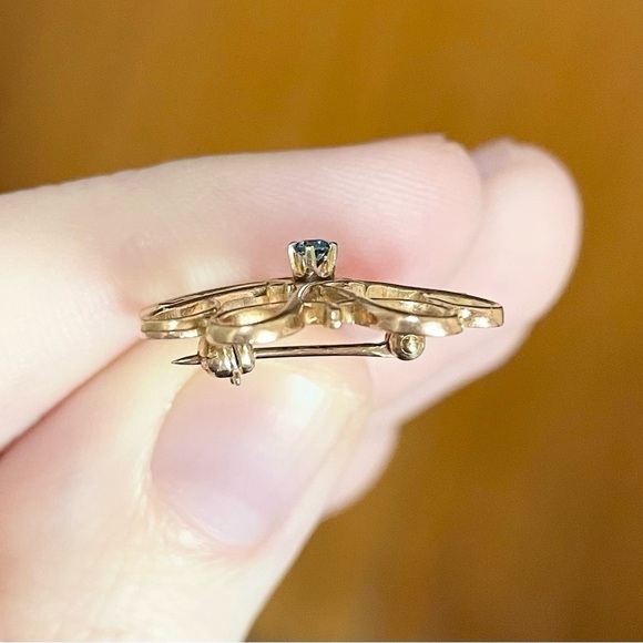 10k vintage Avon Lab Created Sapphire September blue birthday yellow gold brooch - Picture 9 of 10